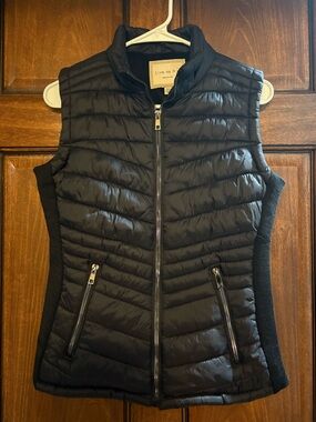 Love Me Now Black Quilted Puffer Vest. Medium.